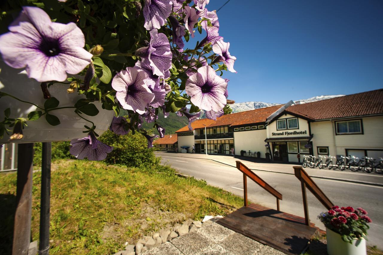 Strand Fjordmotel Ulvik Exteriér fotografie